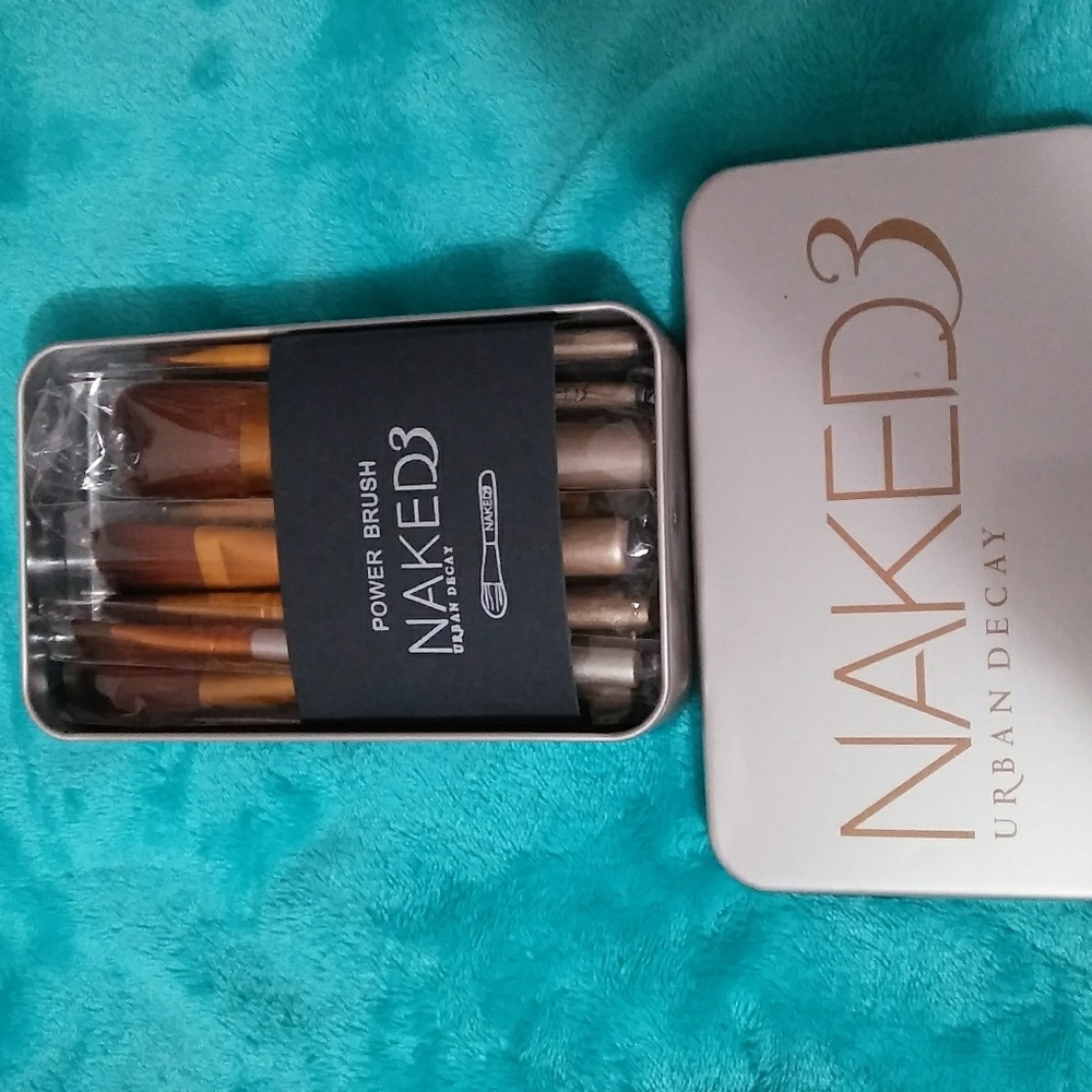 Urban decay naked 3 make-up brushes